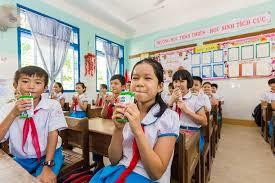 Người dân Quảng Ngãi phấn khởi với Sữa học đường