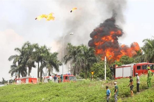 Quận Long Biên: Các biện pháp ứng phó về môi trường sau vụ cháy nổ kho hóa chất trên địa bàn