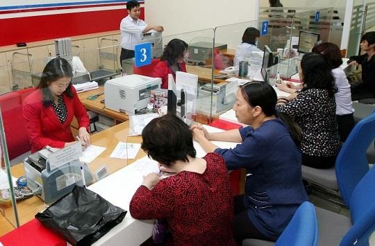 Nợ xấu đè nặng ngân hàng