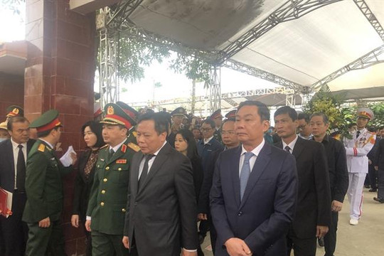 Hà Nội: Dòng người thương tiếc tiễn biệt Thiếu tướng Nguyễn Hữu Hùng