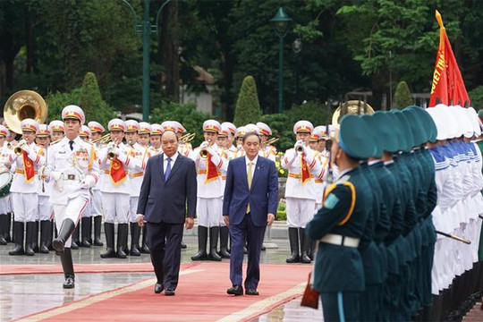 Thủ tướng Nguyễn Xuân Phúc chủ trì lễ đón chính thức Thủ tướng Nhật Bản Suga Yoshihide