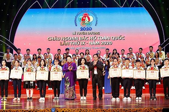 Lễ Tuyên dương Cháu ngoan Bác Hồ toàn quốc lần thứ IX