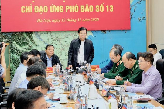 Phó Thủ tướng Trịnh Đình Dũng: Khẩn trương sơ tán người dân chống bão số 13