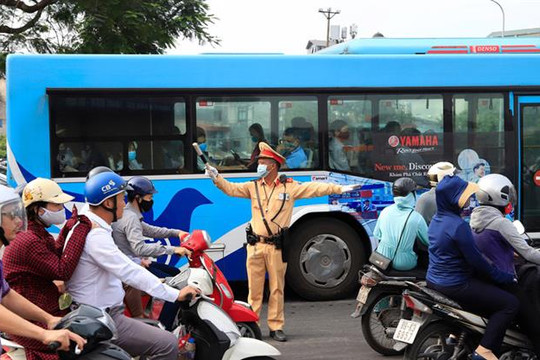 Giảm ùn tắc giao thông trên địa bàn Hà Nội: Quyết liệt thực hiện các giải pháp
