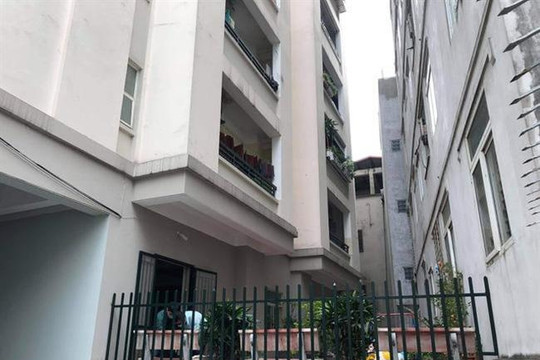 Hà Nội: Điều tra vụ người phụ nữ rơi từ tầng 11 chung cư xuống đất tử vong
