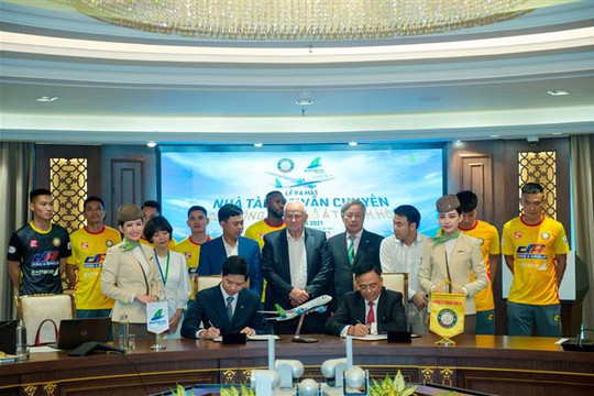 Bamboo Airways tài trợ dịch vụ hàng không 5 sao cho CLB bóng đá Đông Á Thanh Hóa mùa giải 2021