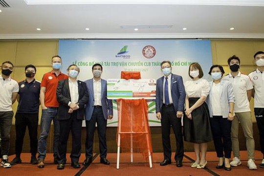 Bamboo Airways tài trợ dịch vụ hàng không định hướng 5 sao quốc tế cho CLB Bóng đá TP. HCM