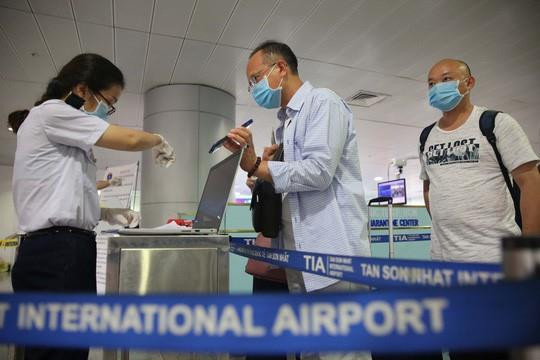 Thủ tướng yêu cầu tăng cường giám sát, quản lý chặt chẽ các chuyến bay đưa người nhập cảnh Việt Nam