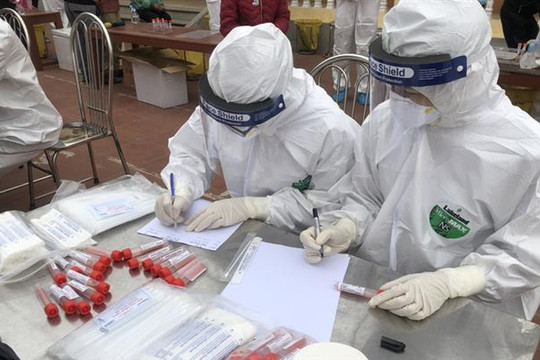 Một nhân viên y tế nghi nhiễm Covid-19 và 2 ca nhiễm mới tại Hà Nam