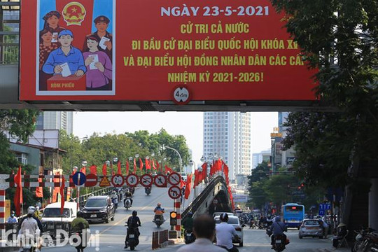 (Ảnh) Hà Nội: Trụ sở các cơ quan, đoàn thể rực rỡ sắc đỏ trước ngày hội của toàn dân