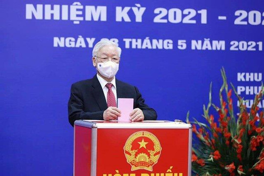 Tổng Bí thư Nguyễn Phú Trọng bỏ phiếu bầu cử tại quận Hai Bà Trưng, Hà Nội