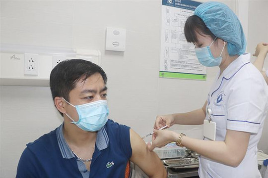 Không nên chờ đợi, trì hoãn tiêm vaccine Covid-19
