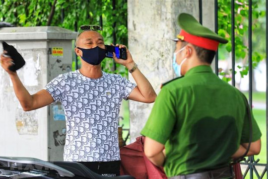 Hà Nội xử phạt gần 900 trường hợp vi phạm trong ngày thứ 5 giãn cách xã hội