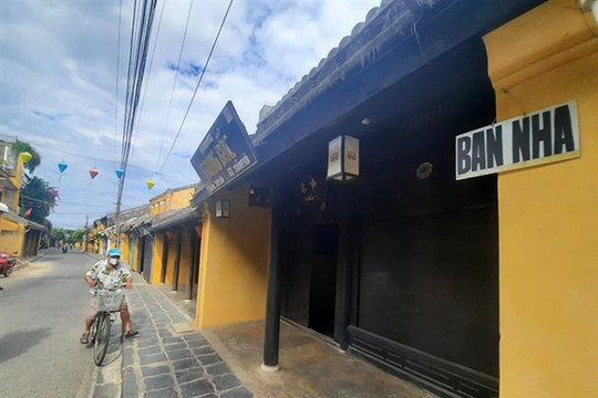 Hàng quán, nhà cổ ở Hội An đóng cửa, rao bán vì dịch Covid-19