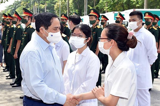 Thủ tướng Phạm Minh Chính gửi thư động viên cán bộ y tế, quân đội, công an, nhà báo, tình nguyện viên...