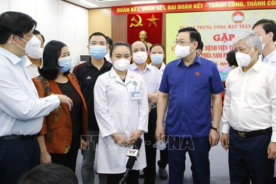 Chủ tịch Quốc hội Vương Đình Huệ gặp mặt cán bộ y tế tăng cường phòng, chống dịch Covid-19 cho các tỉnh, thành phố phía Nam