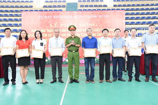 Công an quận Thanh Xuân tiếp tục đẩy mạnh, nâng cao các hoạt động mô hình ''Khu dân cư an toàn PCCC''