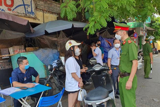 Hà Nội xử phạt hơn 1.000 người vi phạm phòng chống dịch trong ngày 10/8