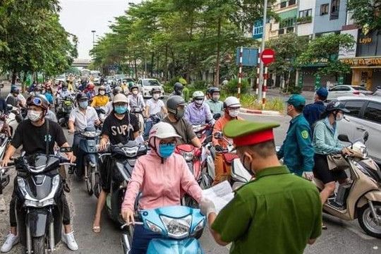 Hà Nội: Công an vào cuộc điều tra vụ mua 9 giấy đi đường giá 12 triệu đồng ở hiệu cầm đồ