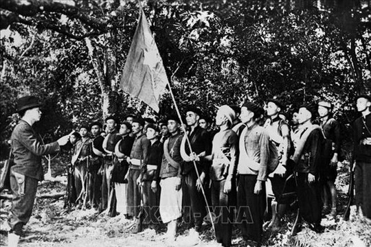 Chủ tịch Hồ Chí Minh với Cách mạng Tháng Tám