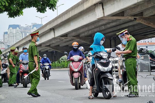 Hà Nội xem xét việc không kiểm tra giấy đi đường ở 19 quận, huyện