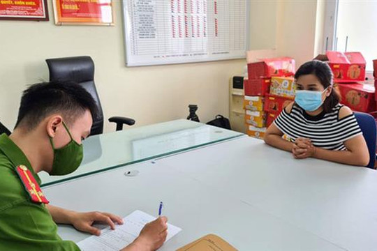 Khởi tố đối tượng làm giấy đi đường, đưa 9 người từ vùng dịch Hà Nội, về tỉnh Nghệ An