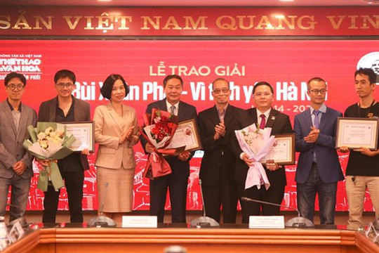 Nhạc sĩ Hồng Đăng nhận Giải thưởng Lớn - Vì tình yêu Hà Nội năm 2021