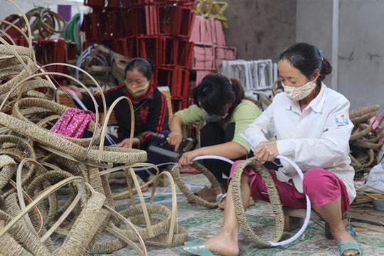 Làng nghề Phú Xuyên trụ vững trong khó khăn