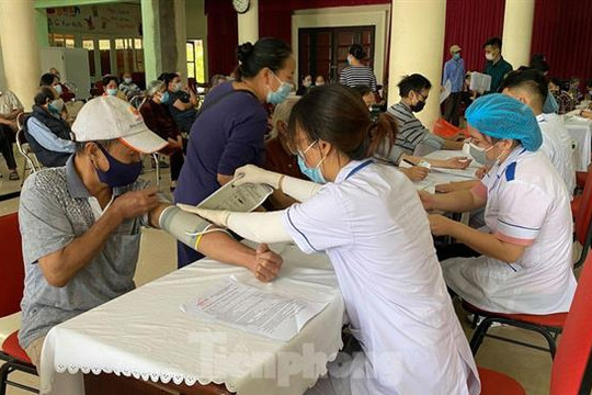Nam Định phấn đấu tiêm vacxin mũi 1 cho tất cả người trên 18 tuổi trong năm 2021
