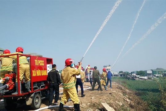 Ra mắt đội chữa cháy lưu động tại làng nghề Hữu Bằng, huyện Thạch Thất