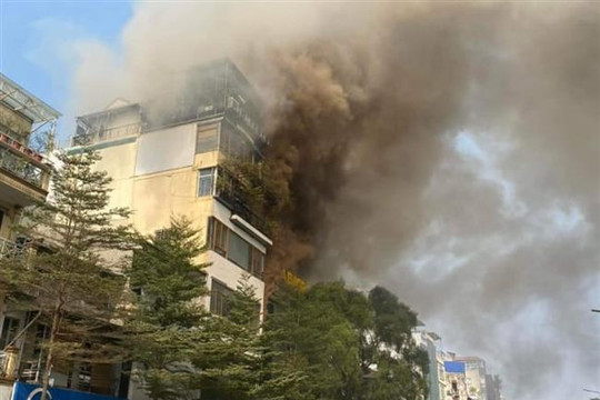 Hà Nội: Cháy lớn tại ngôi nhà trên phố Tôn Đức Thắng