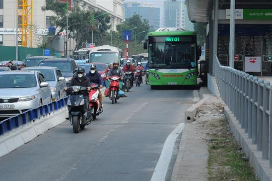 Lấn làn BRT: Thói quen xấu kéo lùi mục tiêu lớn