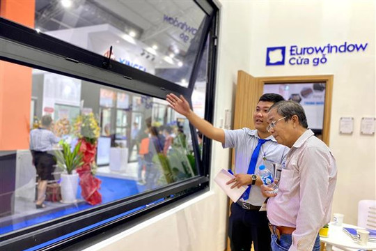 Tích hợp công nghệ cao - Cửa và vách kính Eurowindow “hút khách” tại Vietbuild HCM 2022
