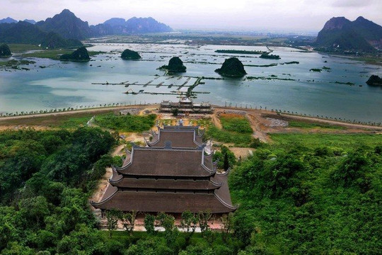 Chùa Tam Chúc - Ngôi chùa lớn nhất thế giới nằm ở Hà Nam