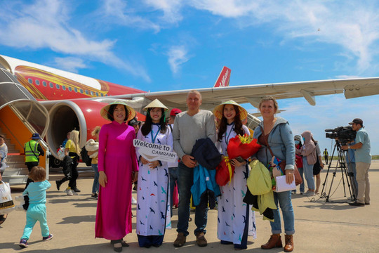 Chuyến bay đầu tiên từ Kazakhstan đến Nha Trang, Khánh Hòa