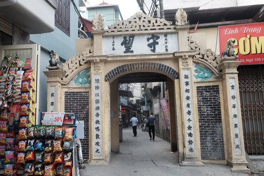 Cổng làng Dịch Vọng Sở