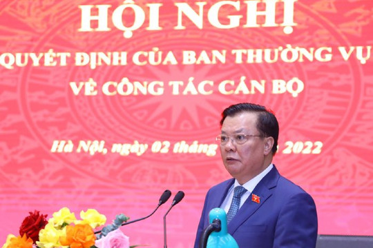 Ban Thường vụ Thành ủy Hà Nội trao quyết định về công tác cán bộ