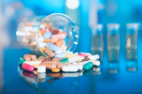 Ban hành Nghị quyết về việc bảo đảm thuốc và trang thiết bị y tế