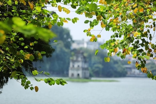 Hà Nội chuyển mùa, anh có nhớ em?