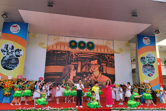 Trường THCS Dịch Vọng tổ chức lễ kỷ niệm 40 năm ngày Nhà giáo Việt Nam