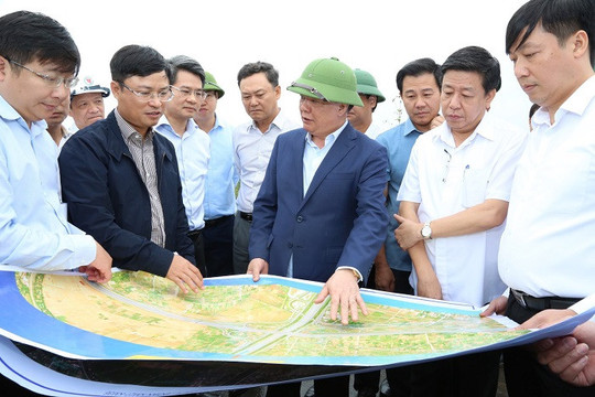 Bí thư Thành ủy Hà Nội Đinh Tiến Dũng làm việc với các quận, huyện về tiến độ xây dựng đường Vành đai 4 - Vùng Thủ đô