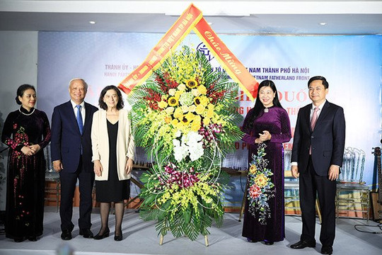 Lãnh đạo Thành phố Hà Nội gặp mặt đại biểu dự Đại hội 22 Hội đồng Hòa bình thế giới