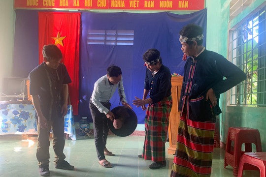 Bảo tồn giá trị văn hóa cồng chiêng của đồng bào dân tộc Vân Kiều, Pa Cô