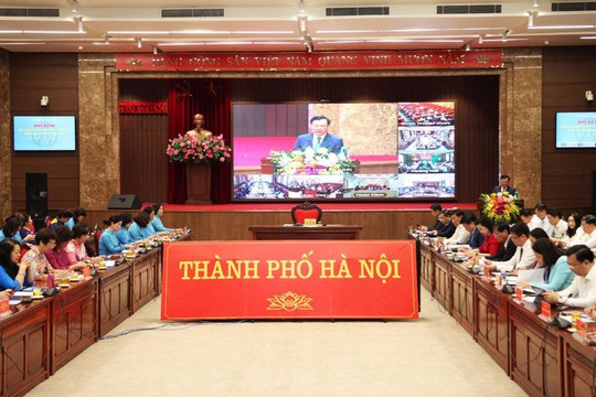 Bí thư Thành uỷ TP Hà Nội đối thoại với phụ nữ Thủ đô