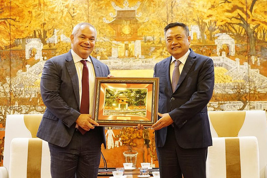 Hà Nội: Chủ tịch UBND TP làm việc với Thị trưởng TP Gold Coast (Australia)