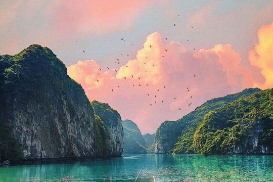 Hồ Quan Sơn: Viên ngọc giữa thung lũng núi đá vôi