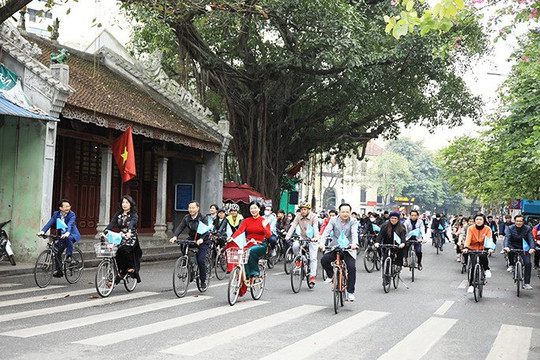 Hành trình xe đạp hữu nghị vì Hà Nội xanh: Quảng bá hình ảnh Thủ đô hòa bình-xanh-sạch-đẹp