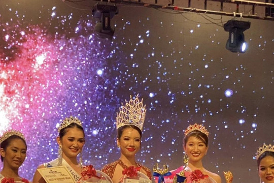Siêu mẫu Thùy Dung đăng quang Hoa hậu Châu Á