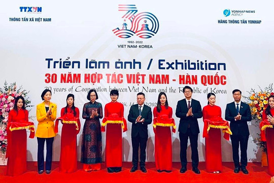 Triển lãm ảnh ''30 năm hợp tác Việt Nam - Hàn Quốc''