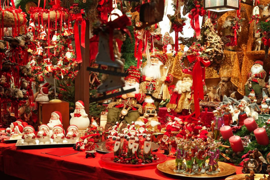 Thị trường quà tặng, đồ trang trí Giáng sinh sôi động sau ảnh hưởng dịch Covid - 19